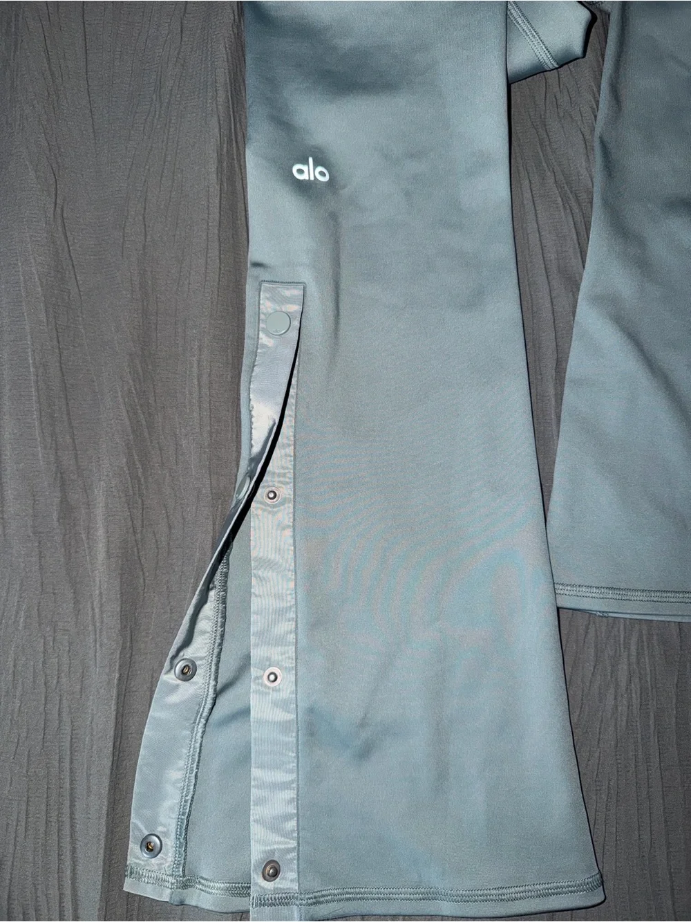 women’s ALO Light Blue/ cosmic gray flare leggings